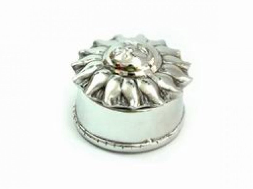 Urna de pewter con forma de Sol