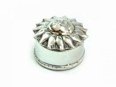 Urna de pewter con forma de Sol